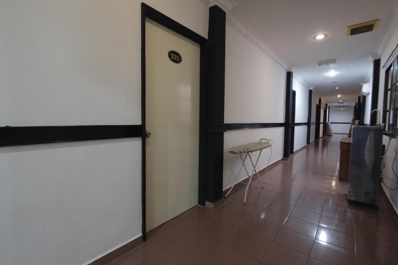 G City Hotel Teluk Intan Extérieur photo