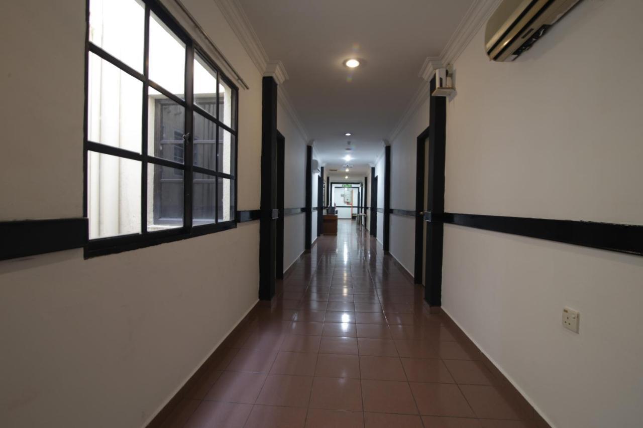 G City Hotel Teluk Intan Extérieur photo