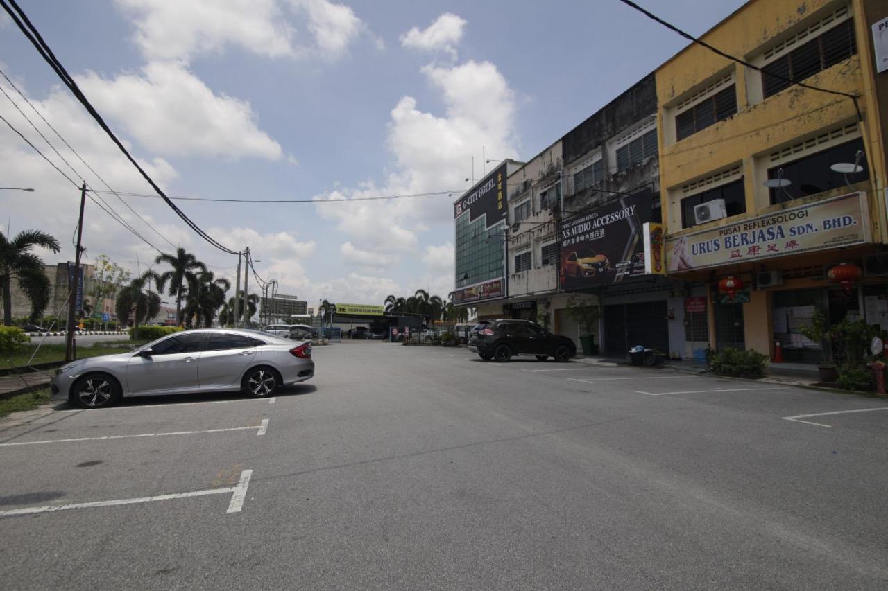 G City Hotel Teluk Intan Extérieur photo