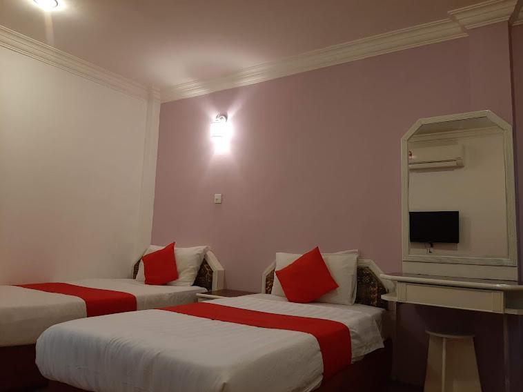 G City Hotel Teluk Intan Extérieur photo