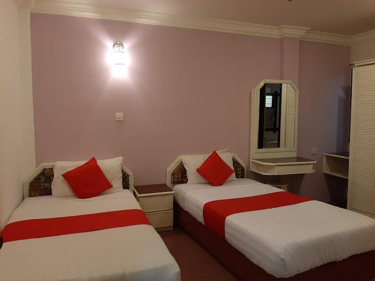 G City Hotel Teluk Intan Extérieur photo